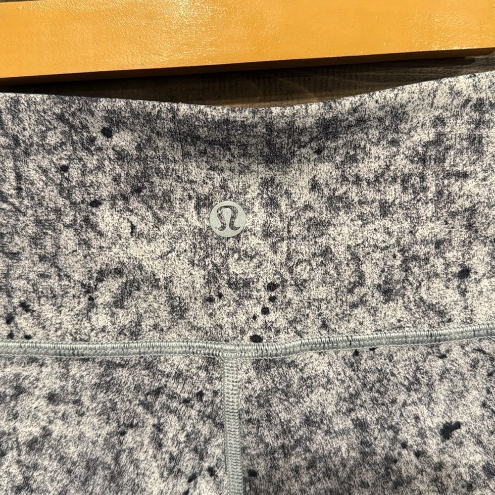 🤍Lululemon Wunder Under Low-Rise Tight *Full-On Luxtreme 28"🤍 - Picture 6 of 6